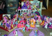 My Little Pony toys!! I want it!! I probobly have this many, but not all the sam...