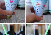Frozen Snow Cones with Free Printable Wrapper. So cute! #frozen #disney #snowcon...